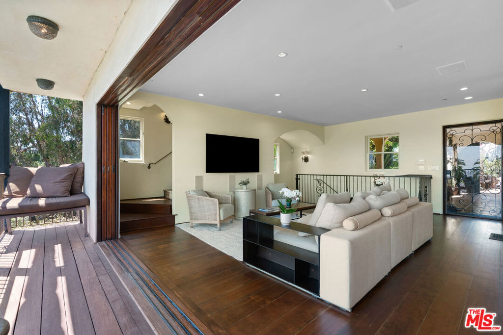 9140 St Ives Drive Property Photo 17