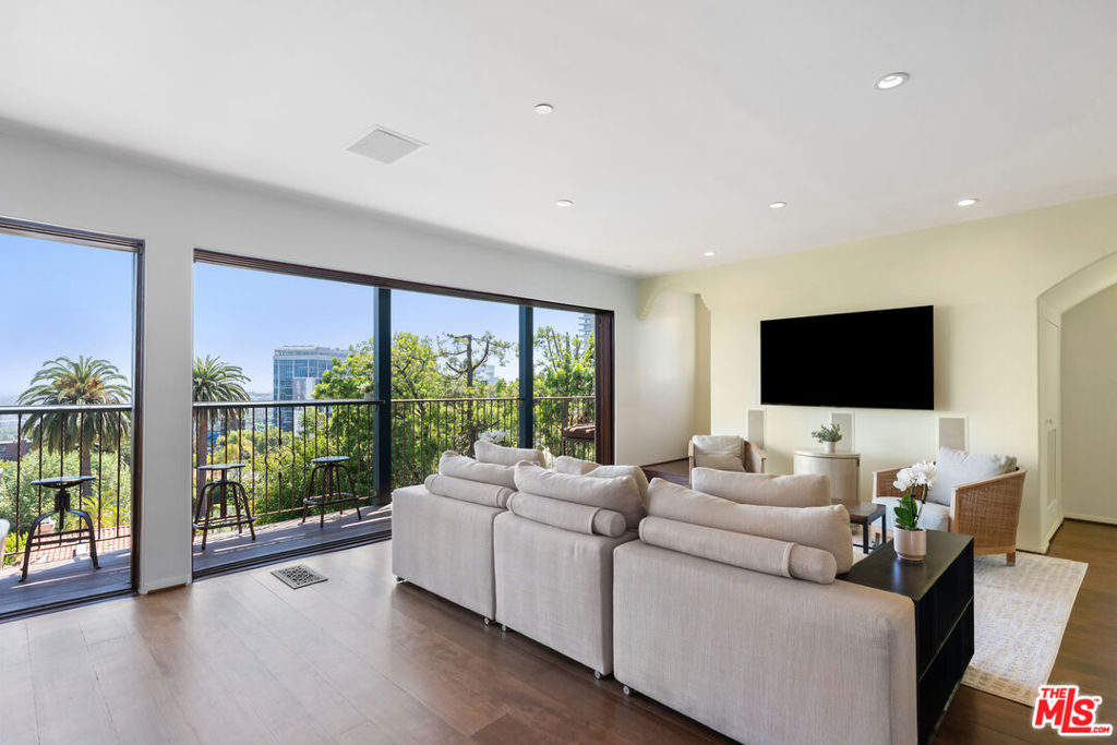 9140 St Ives Drive Property Photo 18