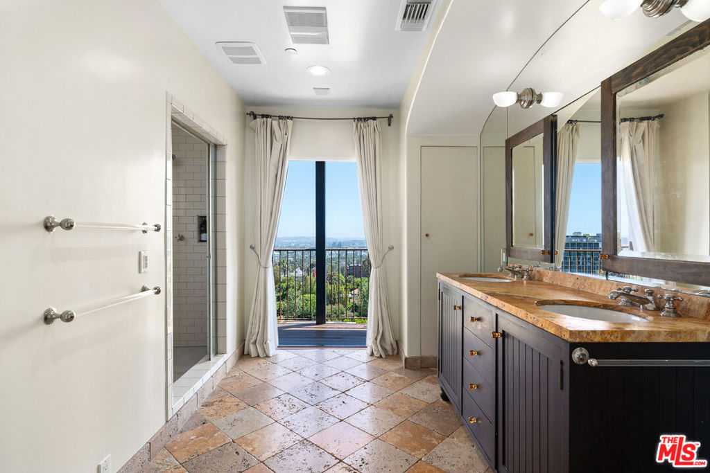 9140 St Ives Drive Property Photo 33