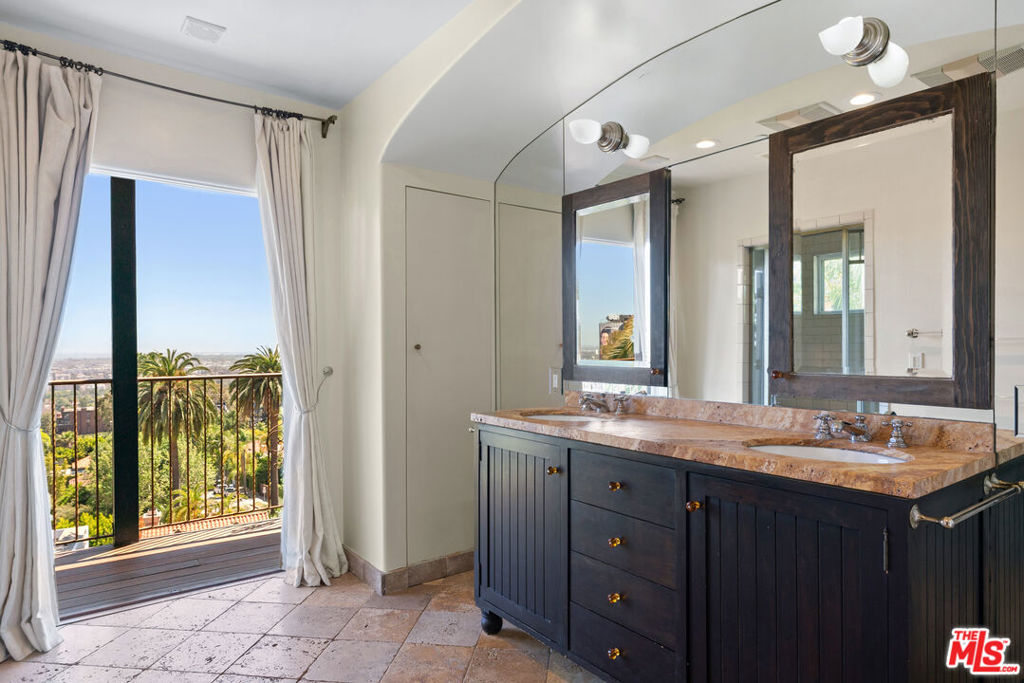 9140 St Ives Drive Property Photo 34