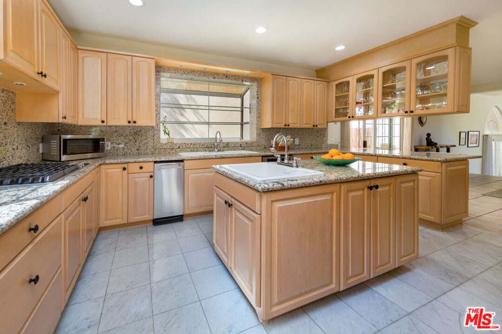 3827 Berry Drive Property Photo 12