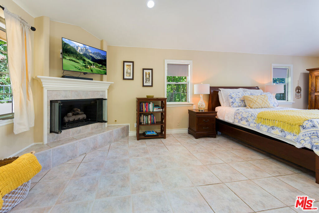 3827 Berry Drive Property Photo 17