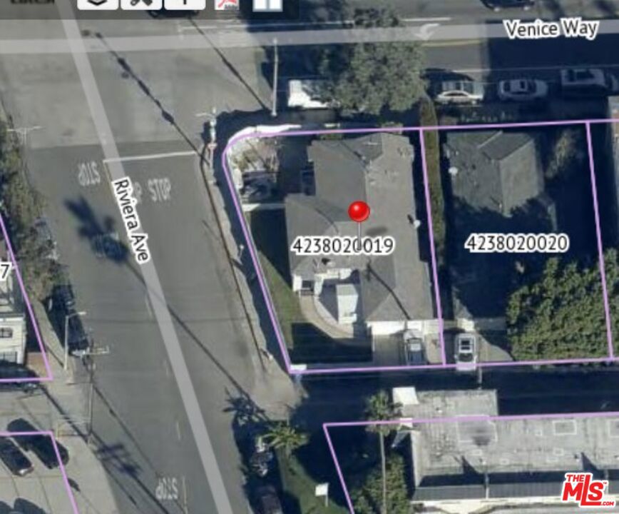 404 Venice Way Property Photo 4