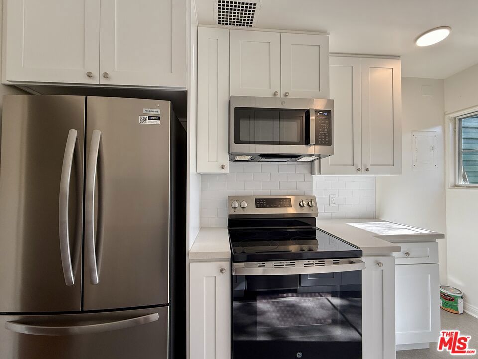 5262 Village Green Property Photo 5