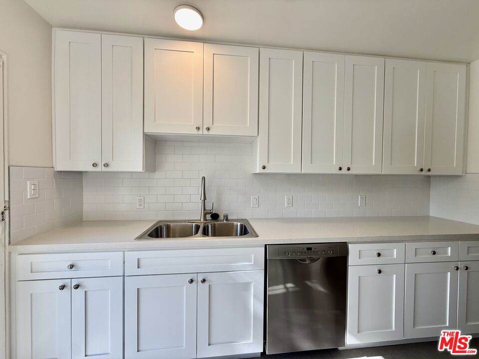 5262 Village Green Property Photo 6
