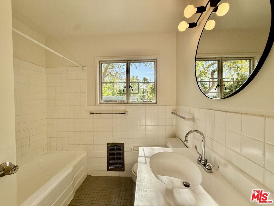 5262 Village Green Property Photo 12