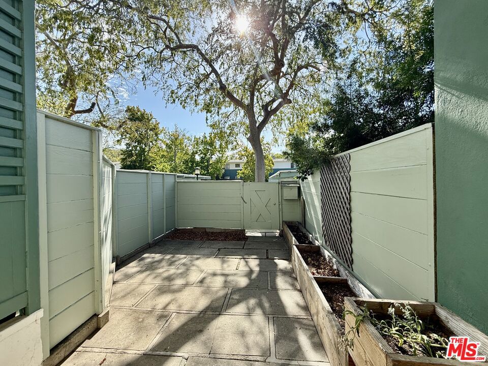 5262 Village Green Property Photo 15