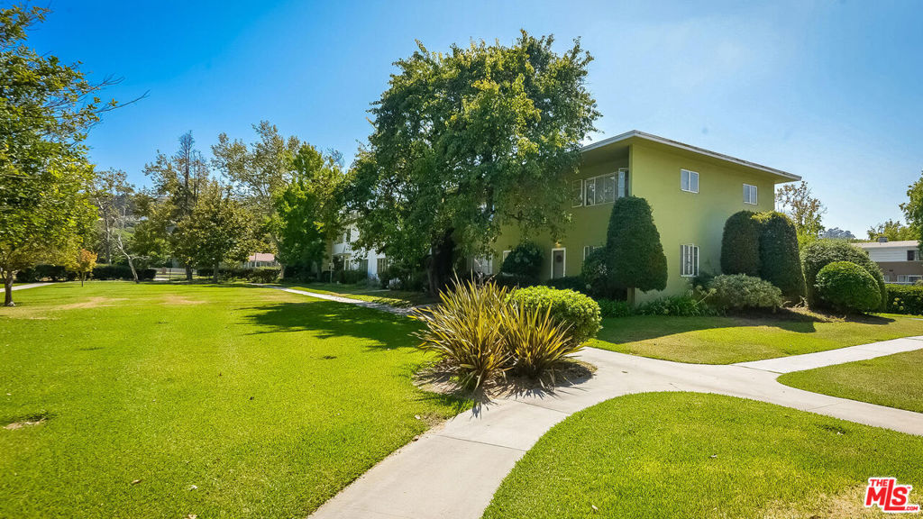 5262 Village Green Property Photo 17
