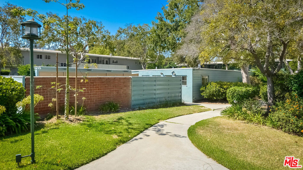 5262 Village Green Property Photo 18