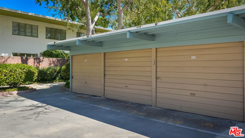 5262 Village Green Property Photo 19