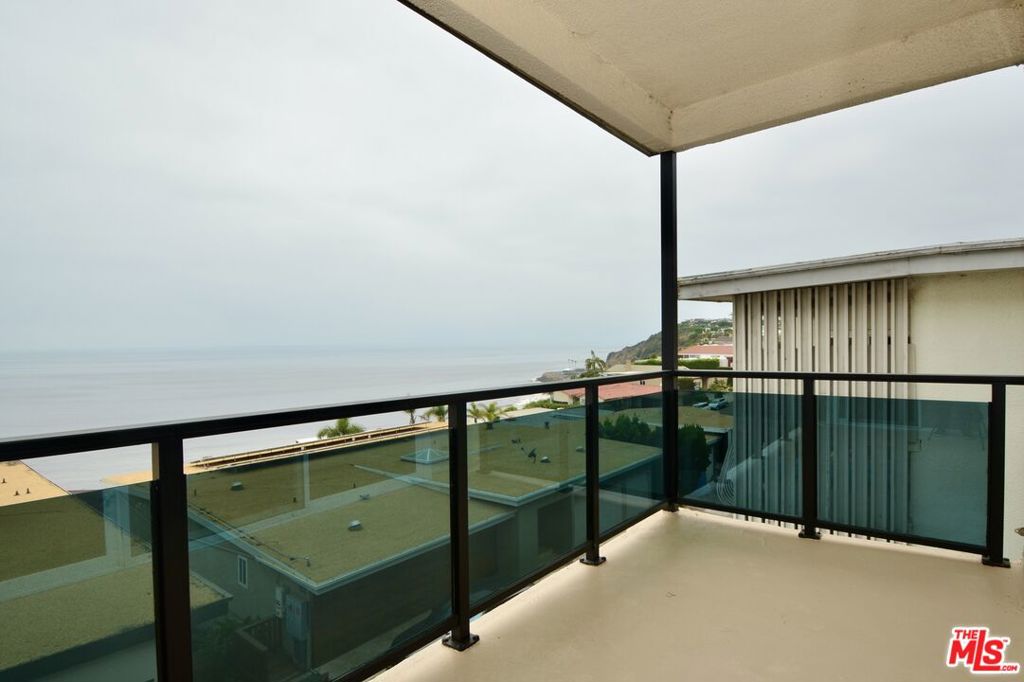 18069 Coastline Drive 10 Property Photo 3