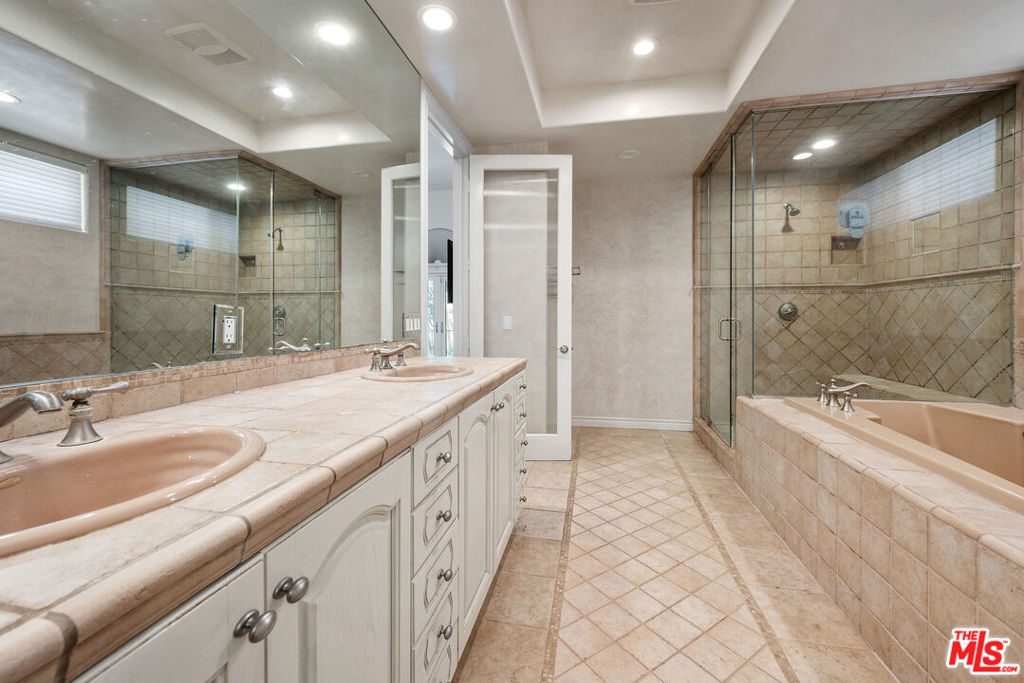 118 Channel Pointe Mall Property Photo 14