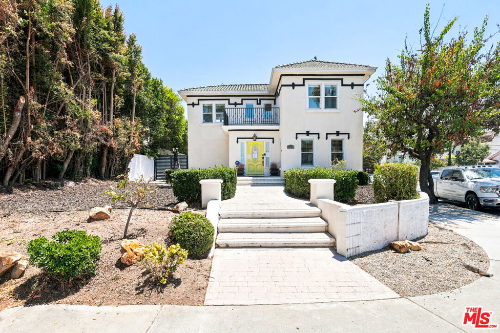 570 S Van Ness Avenue Property Photo 1