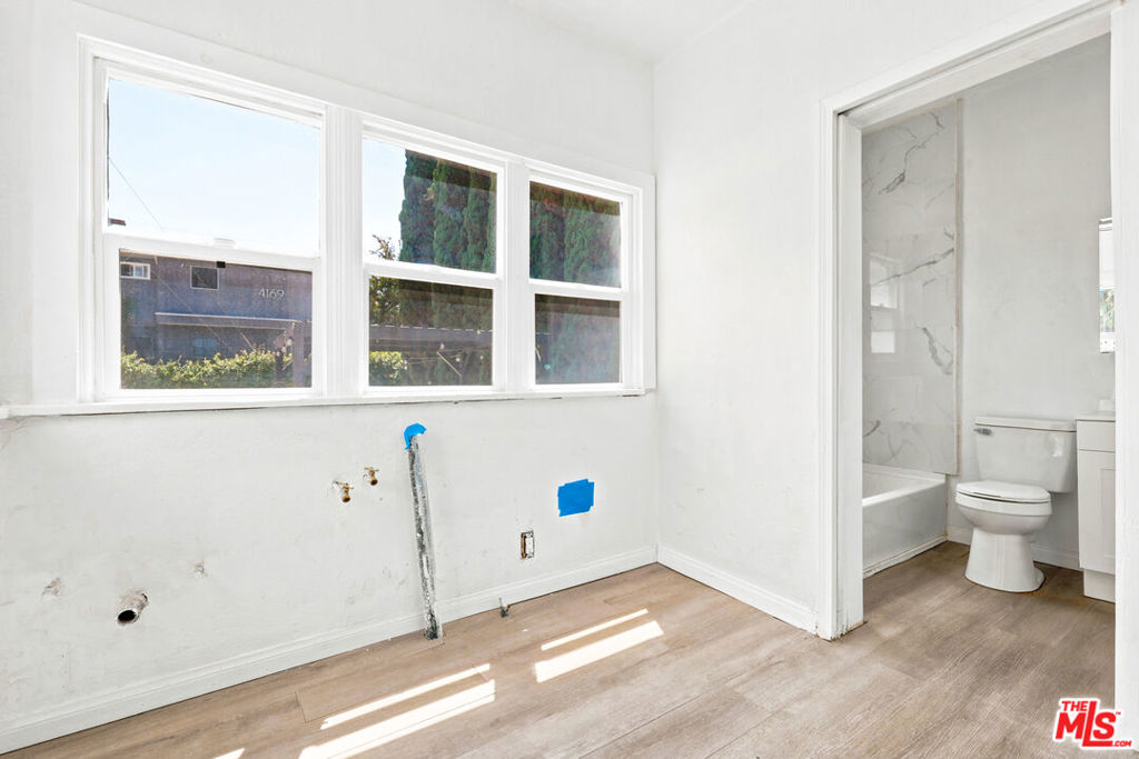 570 S Van Ness Avenue Property Photo 13