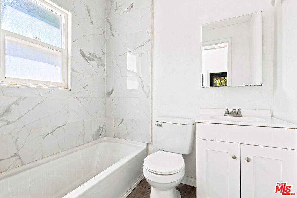570 S Van Ness Avenue Property Photo 14
