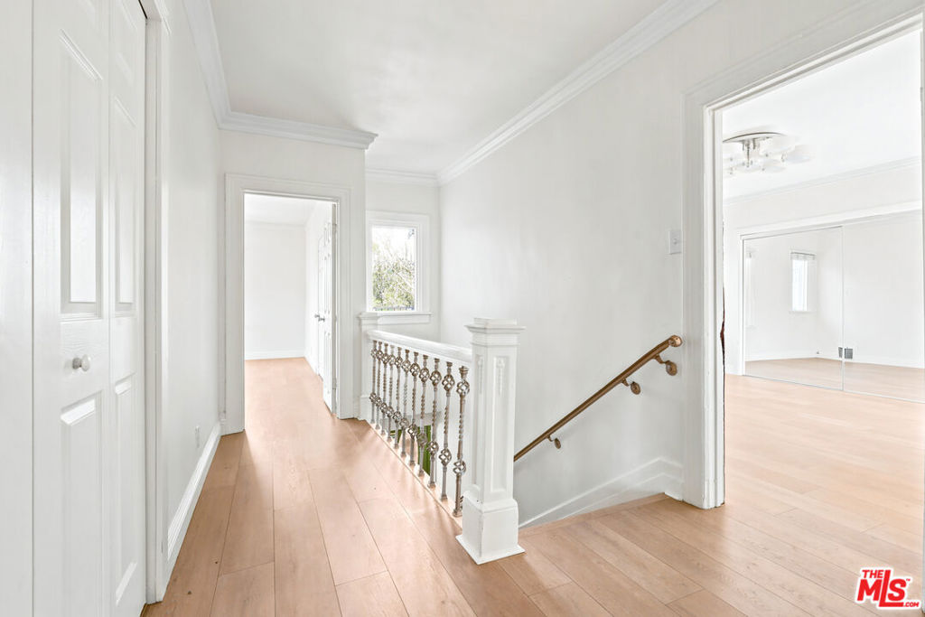570 S Van Ness Avenue Property Photo 15