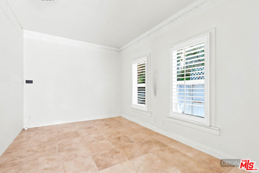 570 S Van Ness Avenue Property Photo 21