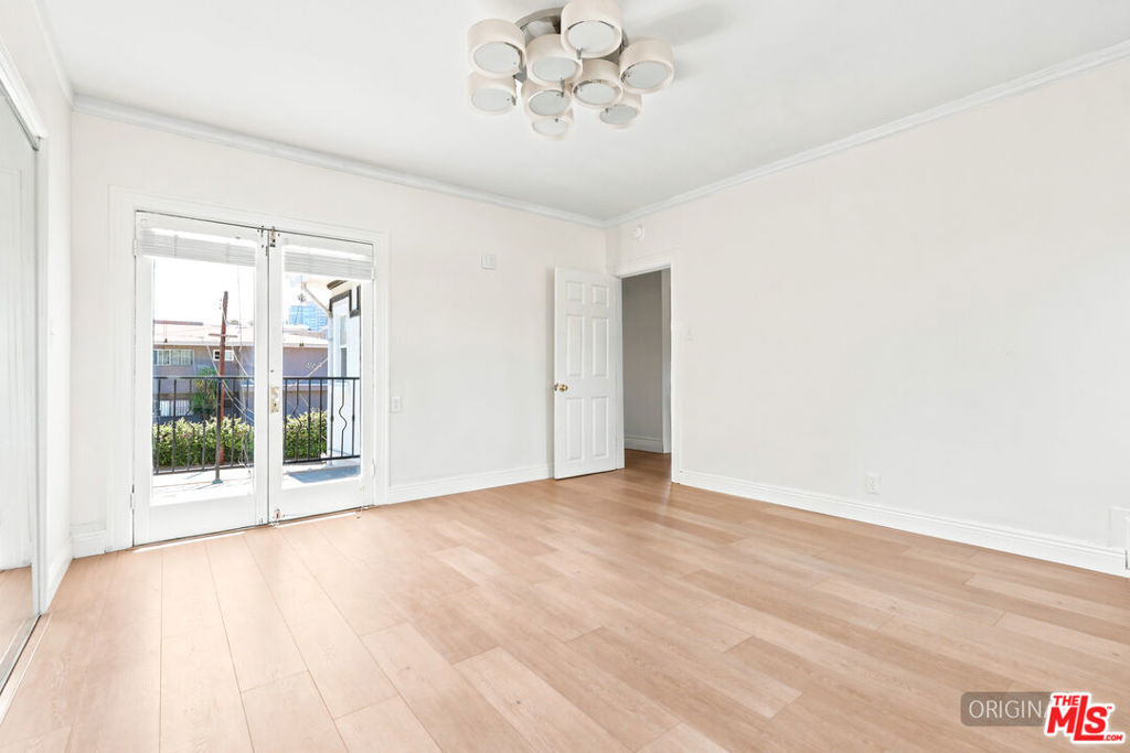 570 S Van Ness Avenue Property Photo 23