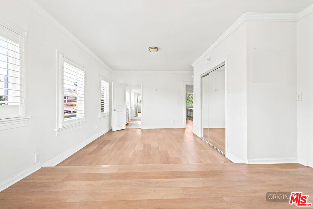 570 S Van Ness Avenue Property Photo 25