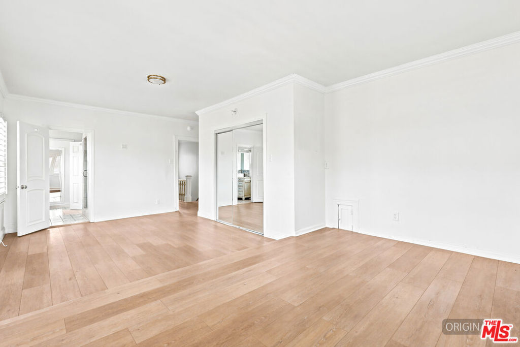 570 S Van Ness Avenue Property Photo 27