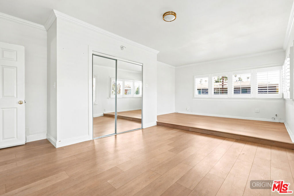 570 S Van Ness Avenue Property Photo 29