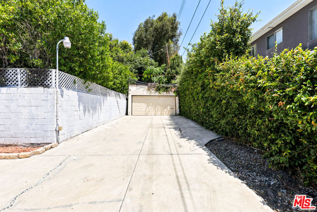 570 S Van Ness Avenue Property Photo 30