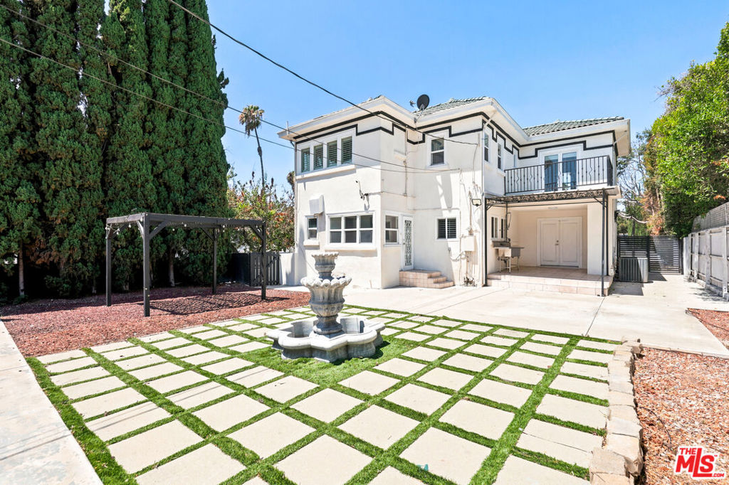 570 S Van Ness Avenue Property Photo 31