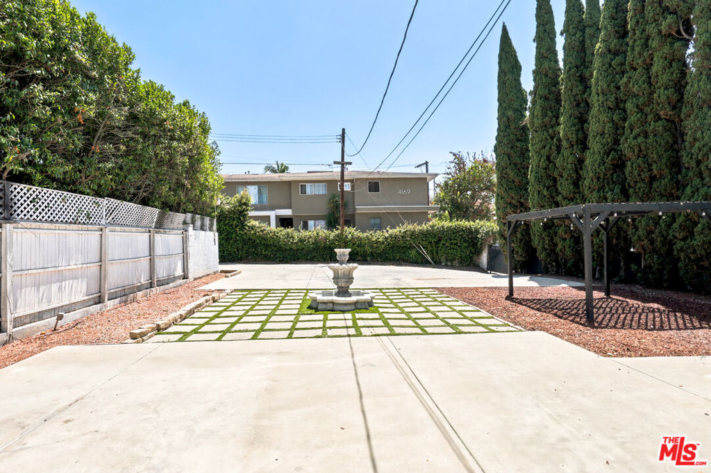 570 S Van Ness Avenue Property Photo 32