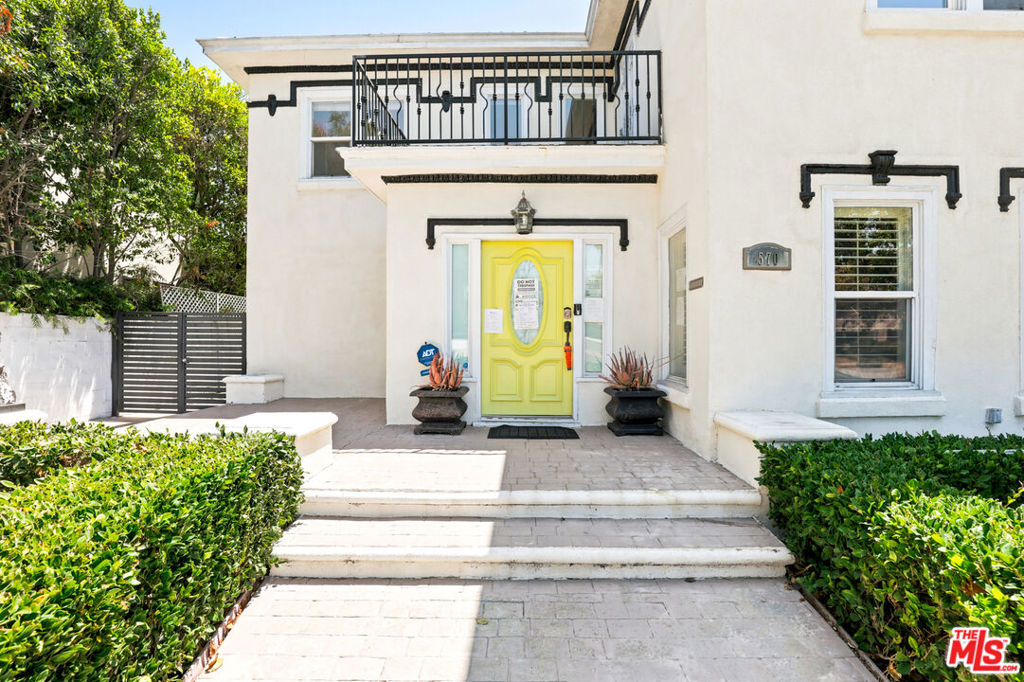570 S Van Ness Avenue Property Photo 33