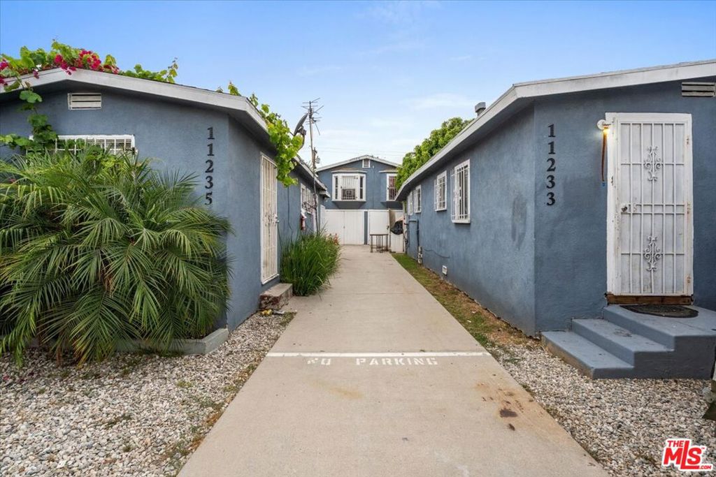 11233 Raymond Avenue Property Photo 1