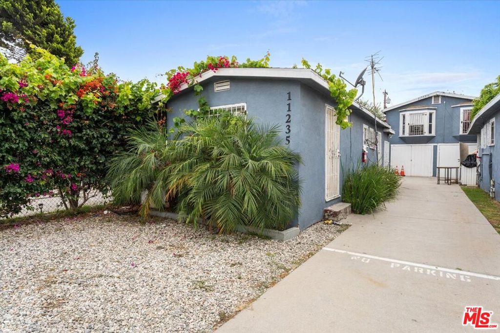 11233 Raymond Avenue Property Photo 2