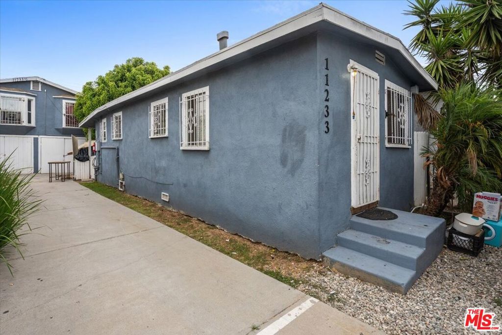 11233 Raymond Avenue Property Photo 3