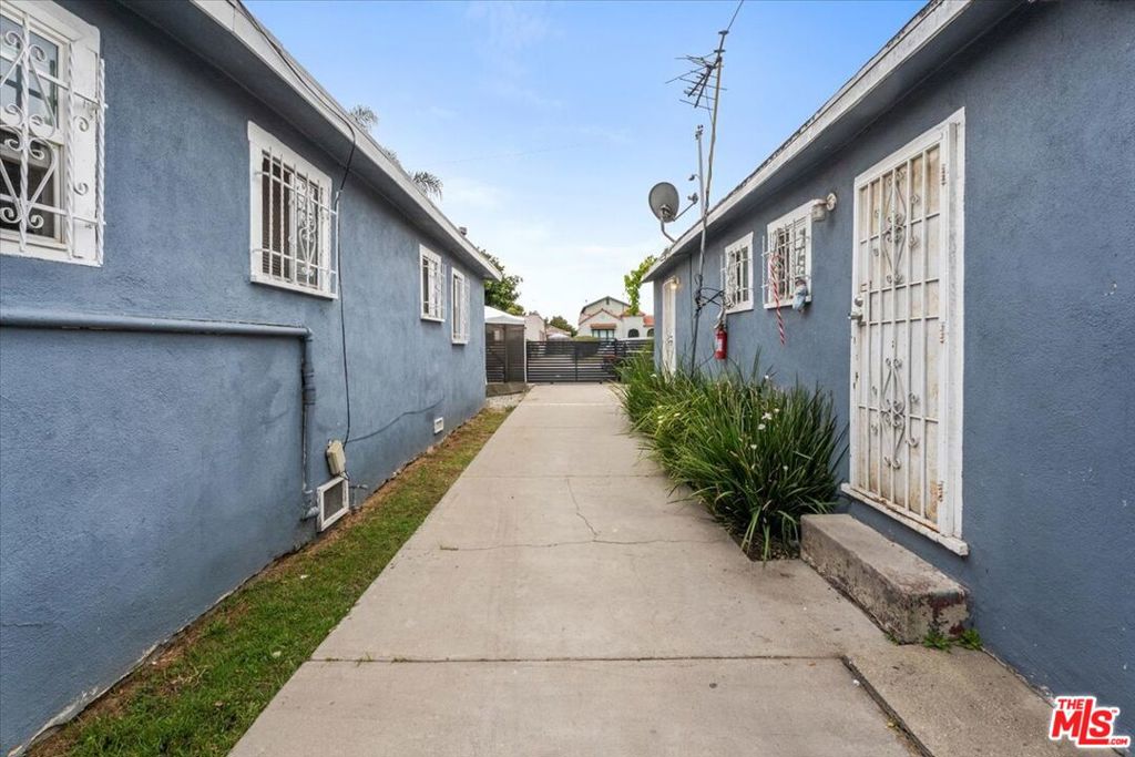 11233 Raymond Avenue Property Photo 4