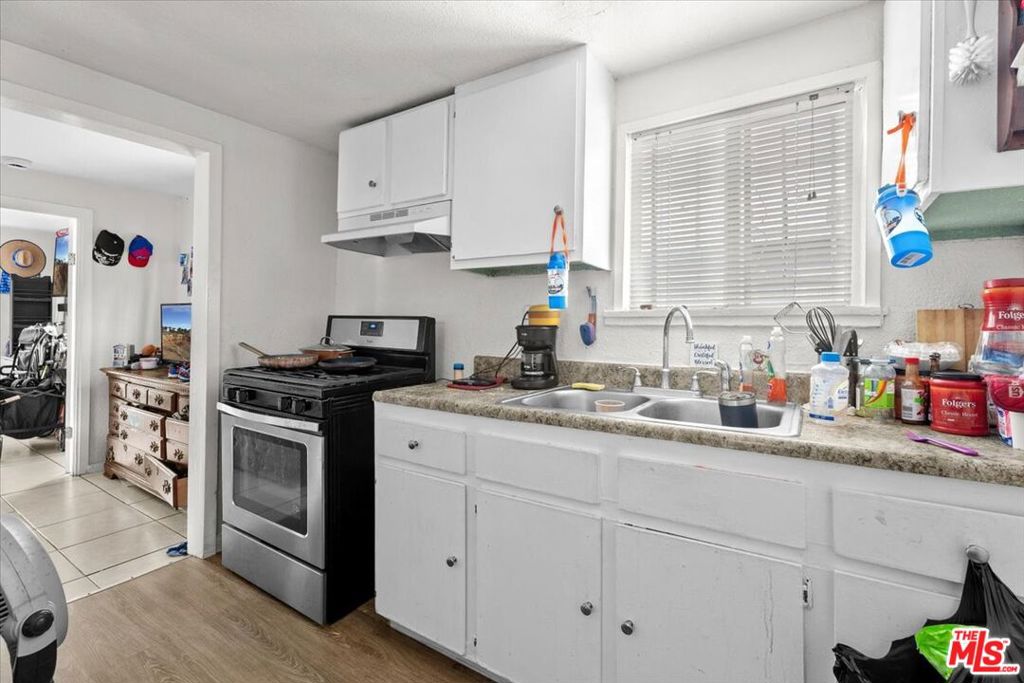 11233 Raymond Avenue Property Photo 6