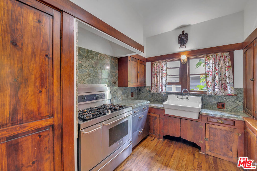 1812 S Bronson Avenue Property Photo 3