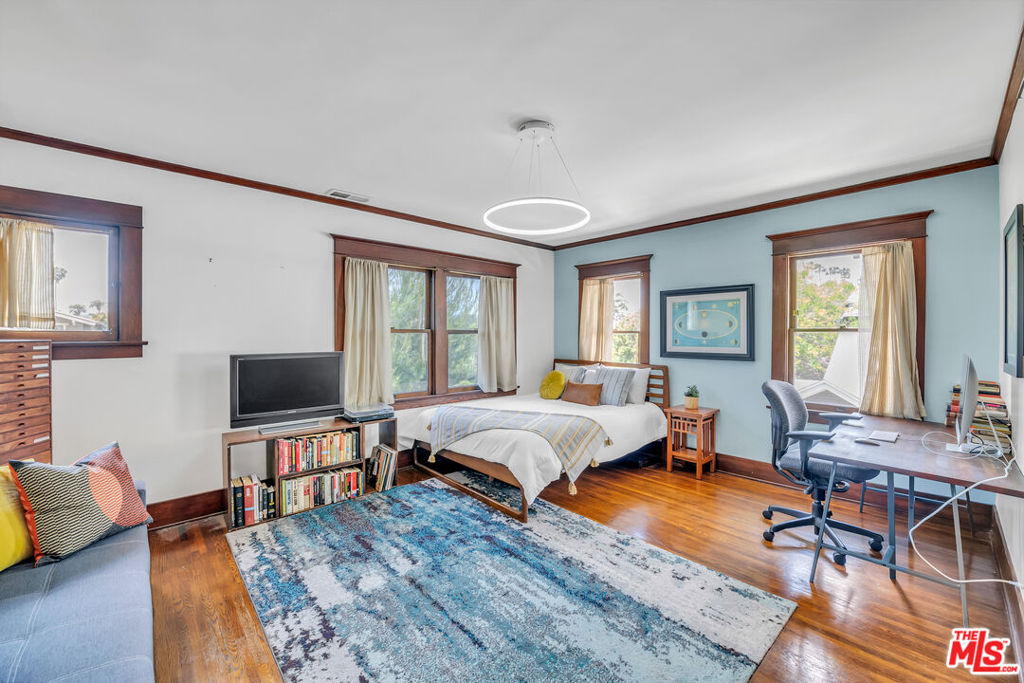 1812 S Bronson Avenue Property Photo 4
