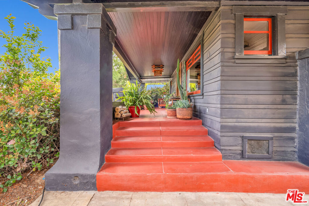 1812 S Bronson Avenue Property Photo 8