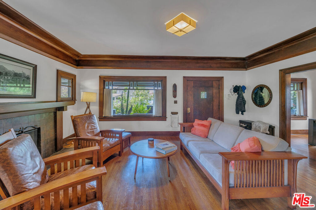 1812 S Bronson Avenue Property Photo 10