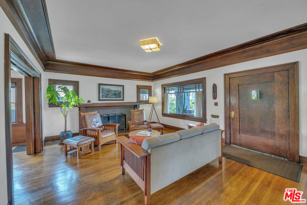 1812 S Bronson Avenue Property Photo 11