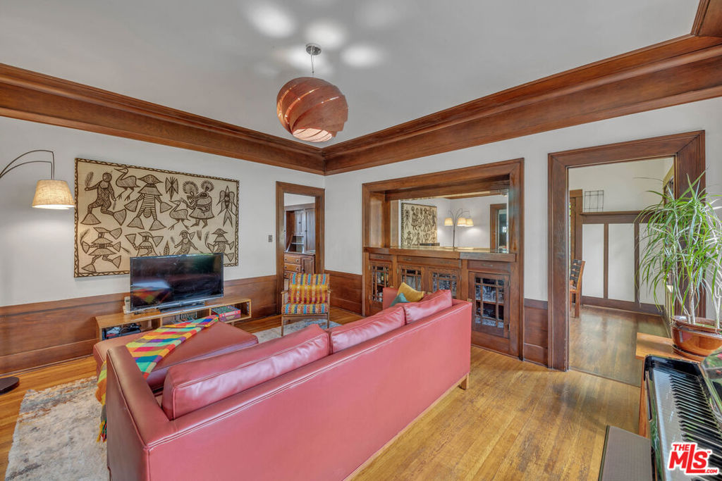 1812 S Bronson Avenue Property Photo 13
