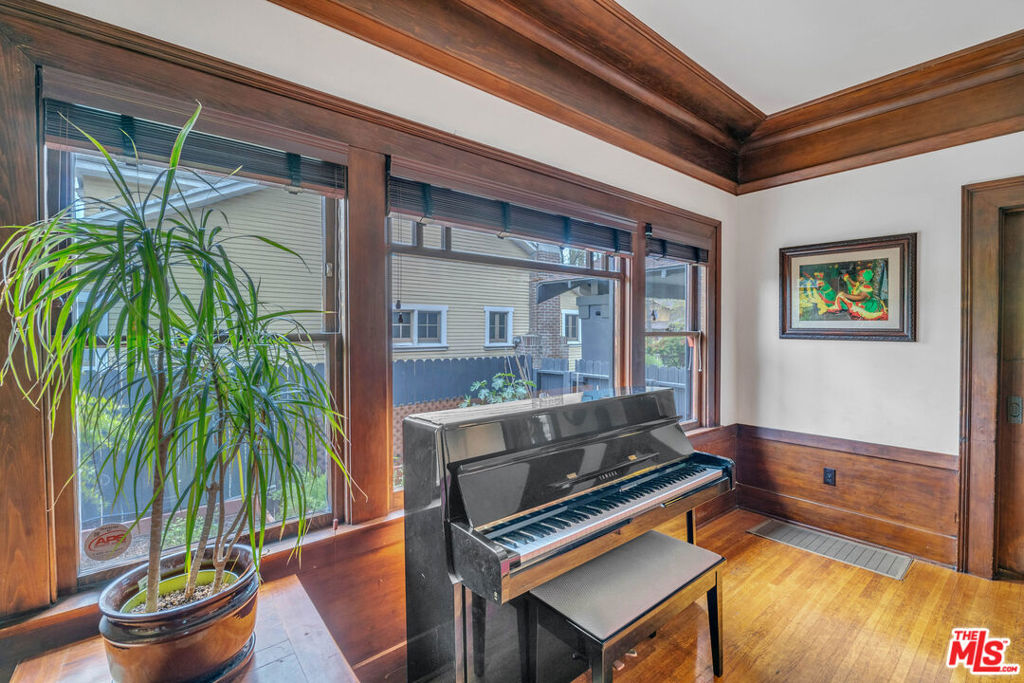 1812 S Bronson Avenue Property Photo 14