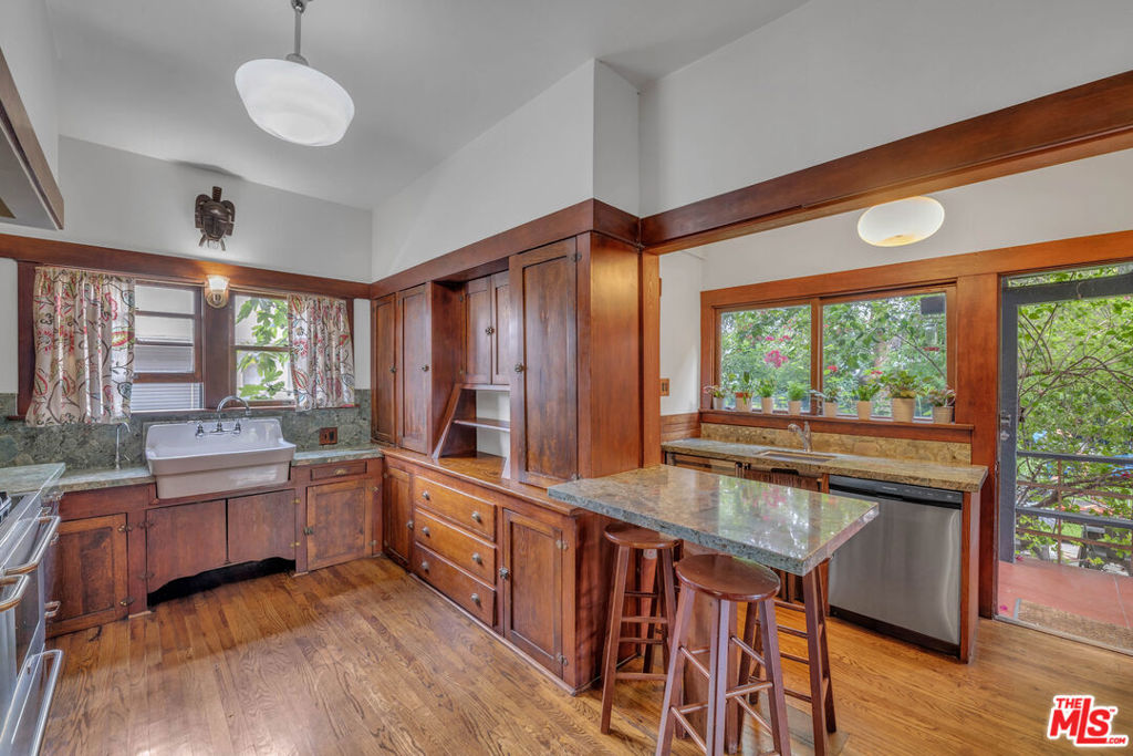 1812 S Bronson Avenue Property Photo 20