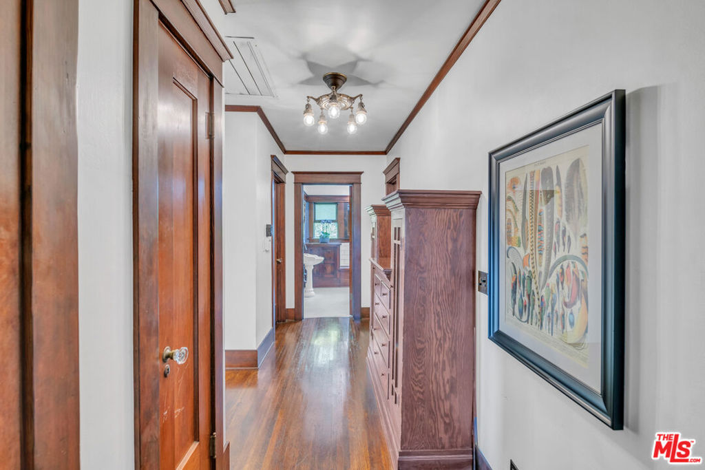 1812 S Bronson Avenue Property Photo 25