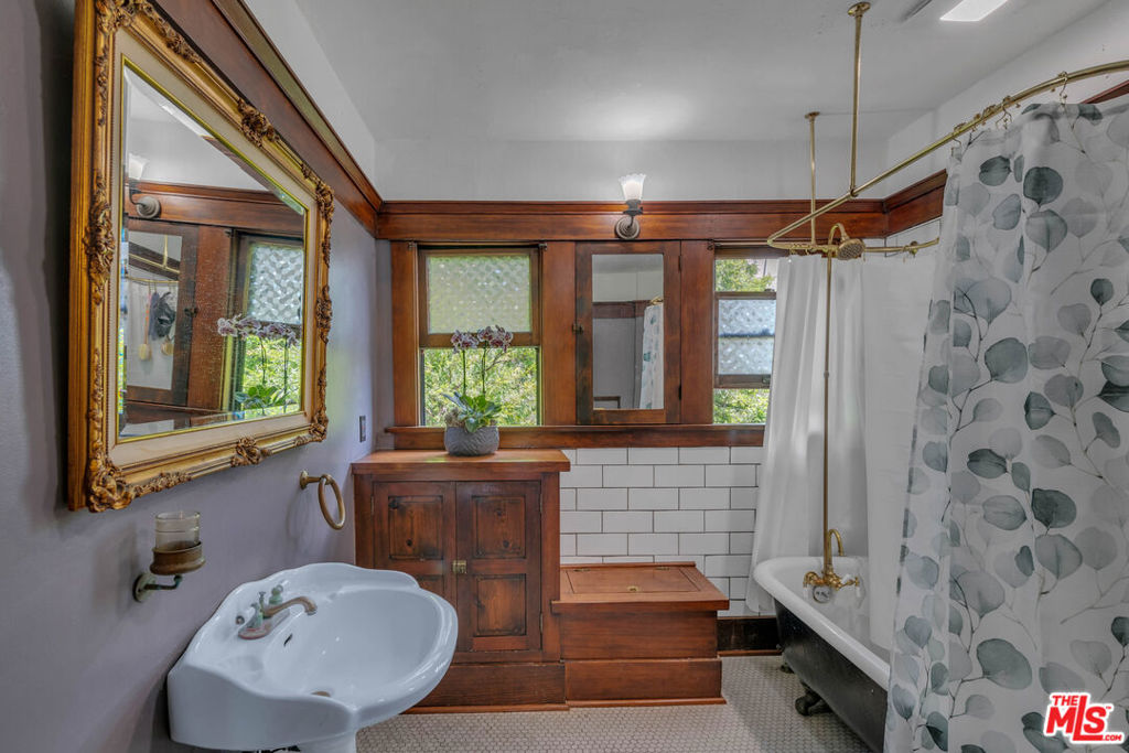 1812 S Bronson Avenue Property Photo 30
