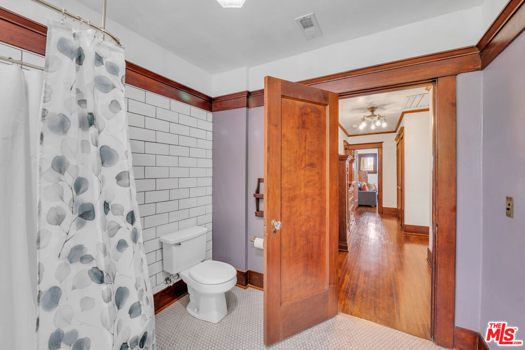 1812 S Bronson Avenue Property Photo 31