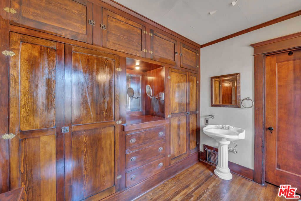 1812 S Bronson Avenue Property Photo 34
