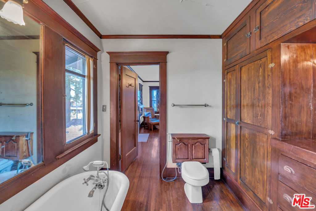 1812 S Bronson Avenue Property Photo 35