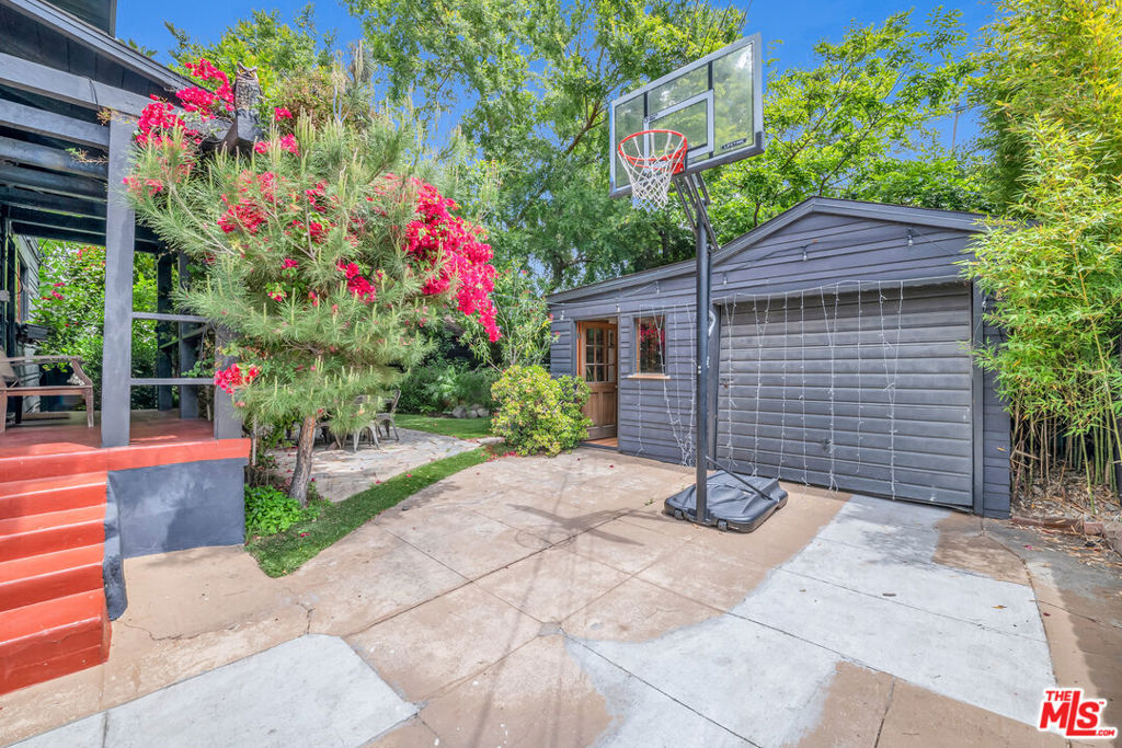 1812 S Bronson Avenue Property Photo 37