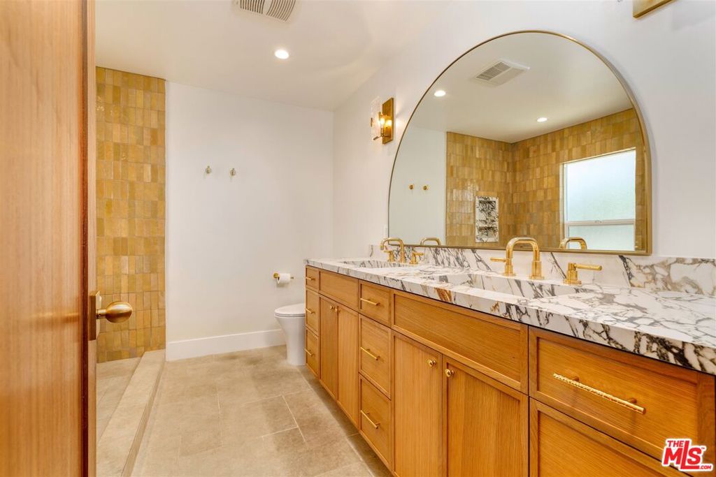 6051 Sadring Avenue Property Photo 13