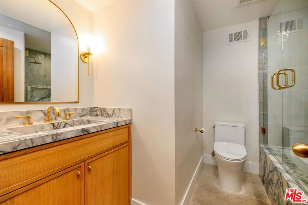 6051 Sadring Avenue Property Photo 17